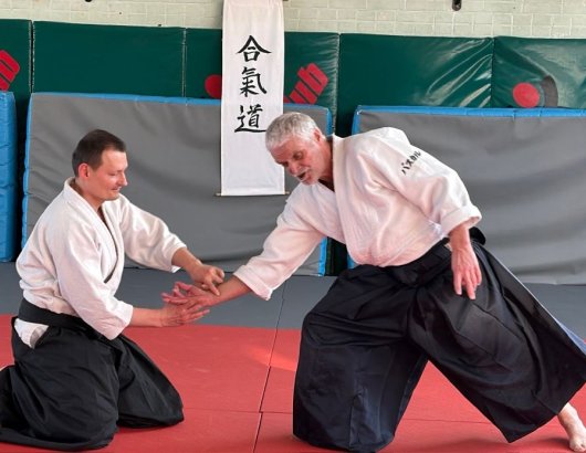 Hanmi handachi waza kote gaeshi - praca uke